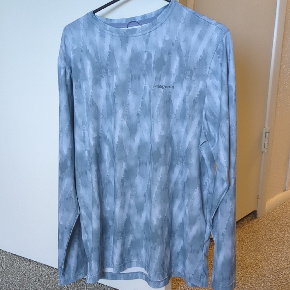 Patagonia "Cool Daily" Gray/blue patterned Long Sleeve Shirt